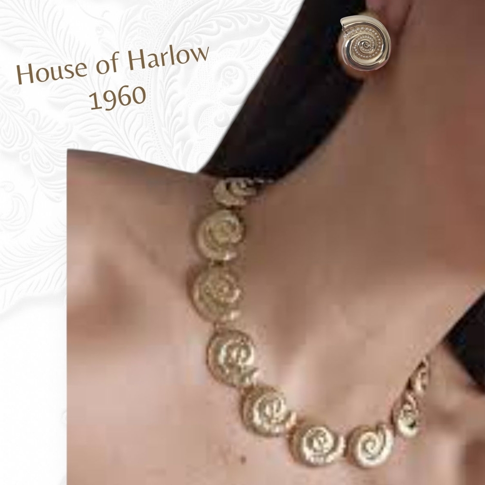 NWT House of Harlow 1960 Gold Shell Swirl Necklace